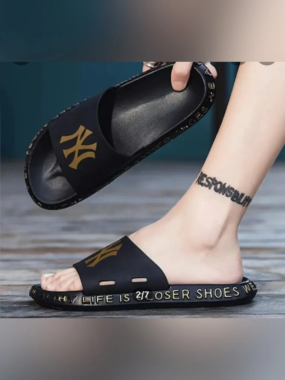 NWOT-Mens 9 NEW YORK YANKEE  Jual SANDAL black and gold Unique slides  flip-flop